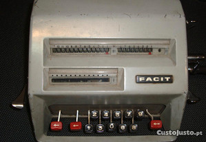 Máquina manual de calcular antiga - FACIT