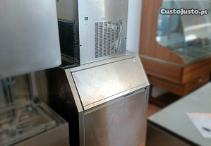 Máquina de gelo em flocos Brema com depósito (prod. 280kg/dia)