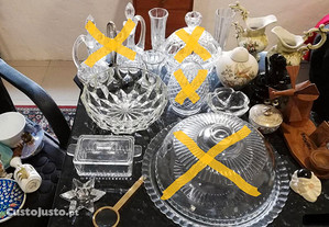 Artigos de decoração: cristais, jarras, pratos