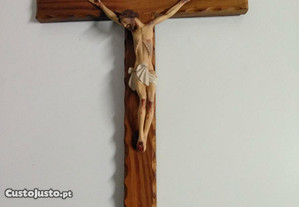 Crucifixo em madeira