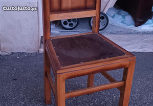 Cadeira de Madeira (Antiga)