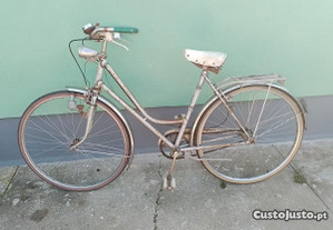 Bicicleta antiga roda 28 de senhora Suiça original