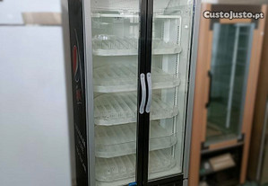 Armário duplo para refrigeração de bebidas