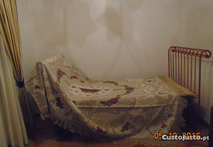 Colcha de cama- Nova- Muito antiga e Bonita