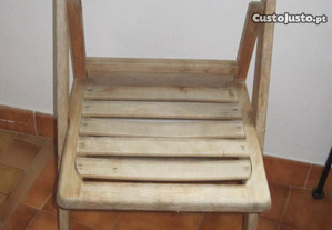 cadeira em madeira