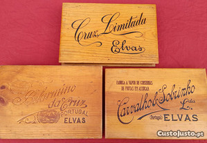 Coleção de 7 antigas Caixas de Madeira das Ameixas de Elvas.