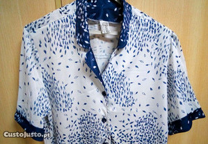Blusa azul e branca com padrão - Tamanho 48