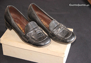 Sapatos antigos - tam 37 com caixa -pretos