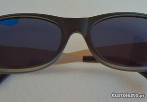 Óculos de sol Calvin Klein pretos