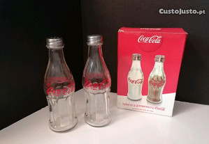 Conjunto de pimenteiro e saleiro da marca Coca Cola, novo