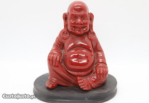 Buda Estatueta em Resina Sentado Tons de Vermelho