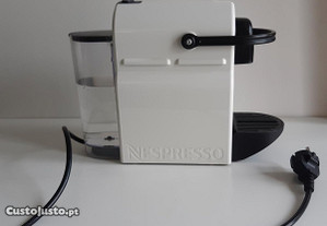 Máquina Café Nespresso Inissia KRUPS xn100 Branca Funcional