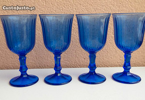 Conjunto copos vintage com pés em vidro azul