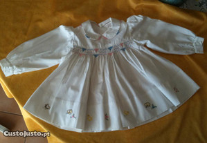 Lindo e delicado vestido p/bebé de 0 a 3 meses