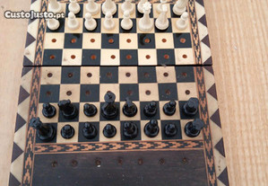 Jogo/estôjo de xadrez dobrável