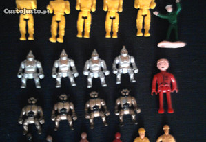 Várias miniaturas bonecos colecção