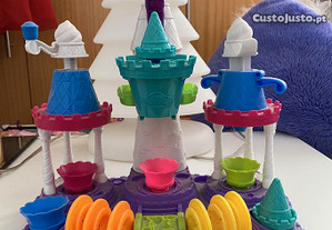 Play-Doh castelo com moldes para fazer trabalhos em plasticina
