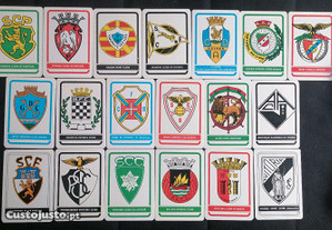 19 calendários com emblemas de equipas de clubes de futebol, uma edição Por Brinde no ano de 1988