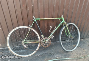 Bicicleta de estrada antiga ESMALTINA de competição para restauro