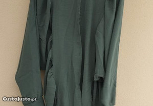 Camisa ou vestido em verde tropa