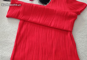 Blusa vermelha, feminina e invulgar - Tam - S