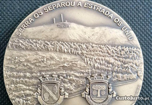 Medalha medalhão em metal da Câmara Municipal Castanheira de Pêra os 70 Anos da estrada da Serra