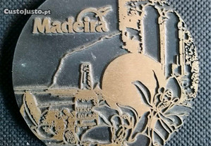 Medalha medalhão em metal Comemorativa Semana Madeira, Casino Estoril / Casa da Madeira
