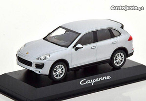 Minichamps 1:43 Porsche Cayenne E2 Facelift 2014