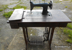 Maquina de costura antiga ligue