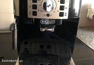 Maquina Café Automática Delonghi Magnifica
