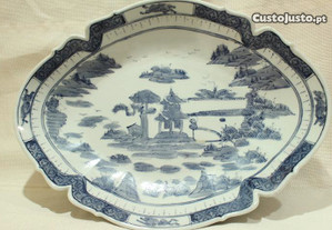 Travessa com Pé Porcelana Chinesa Dinastia Qing Qu