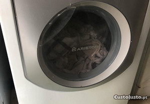 Máquina de lavar roupa Ariston Aqualtis Eco Tech de 9 kg