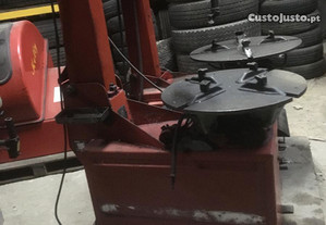 Máquina de desmontar pneus