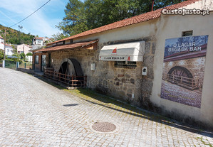 Bar em antigo Lagar, junto ao Rio.