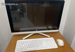 Computador HP com teclado e rato