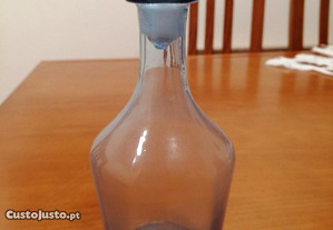garrafa antiga , em vidro