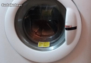 Máquina de lavar roupa Zanussi modelo FA825E