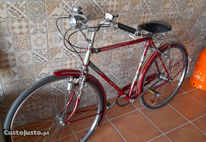 bicicleta de mudanças ye-ye restaurada