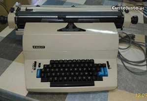 Máquina de escrever eléctrica-Facit