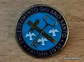 Pin / alfinete esmaltado do Encerramento do Ano Santo, Fátima 1951