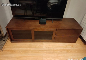 Móvel de TV com armários de parede e prateleira