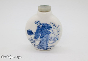 Snuff Bottle em Porcelana Chinesa Cenas de Jogo XX