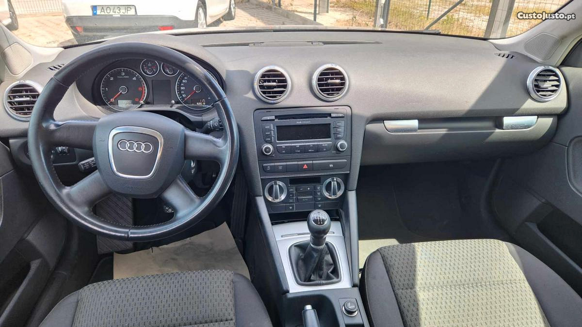 Audi A3 Sportback1.6 TDI/AC/C/ Garantia/Credito s/ entrada