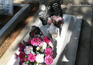 jazigo no cemiterio de Vila Real