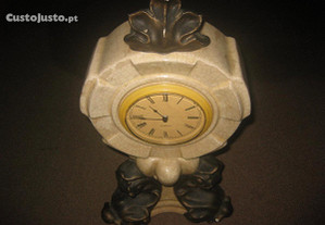 Relógio de Mesa em Porcelana/+ de 50 anos!