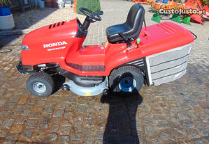 Trator Corta Relva Honda 2417 Hidroestatico com sistema de Mulching