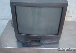 Televisão Sony com comando 52 cm x 49 cm x 52 cm