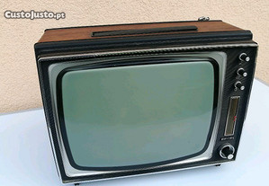 Televisão antiga muito nova