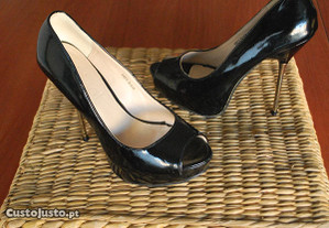 Sapatos Verniz Elegantes e Novos Marca Ideal Shoes Tamanho 40