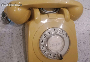 Telefone antigo de disco fabricado em 1977